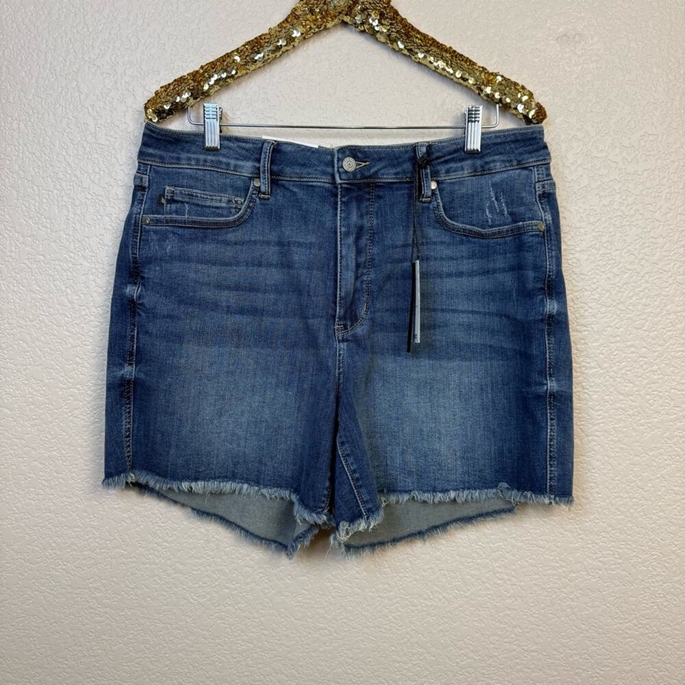 Judy Blue • Medium High Waisted Cut Off Shorts